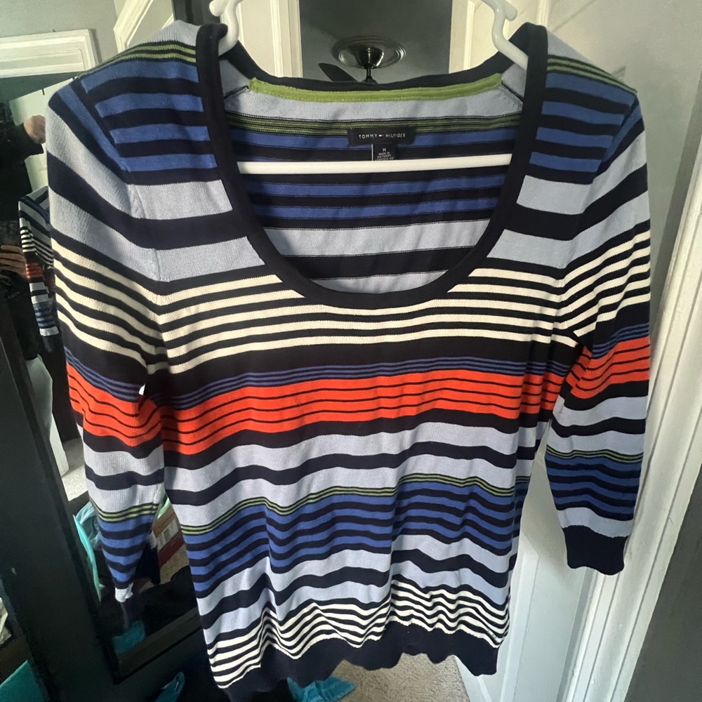 Tommy Hilfiger sweater size medium